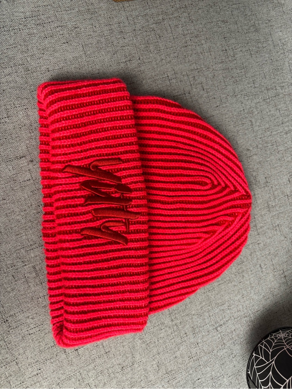 YITTY Bright Red Ribbed Beanie with Script Logo - Picture 2 of 2